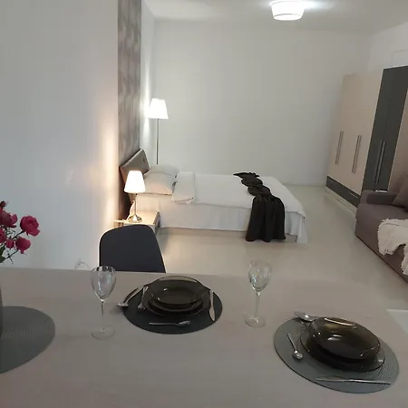 ヴィラ Romelia - Select *